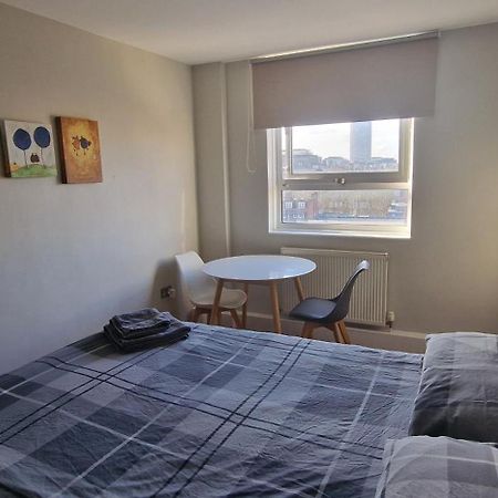 Beautiful 3-Bedroom Flat With Stunning Views Londres Exterior foto